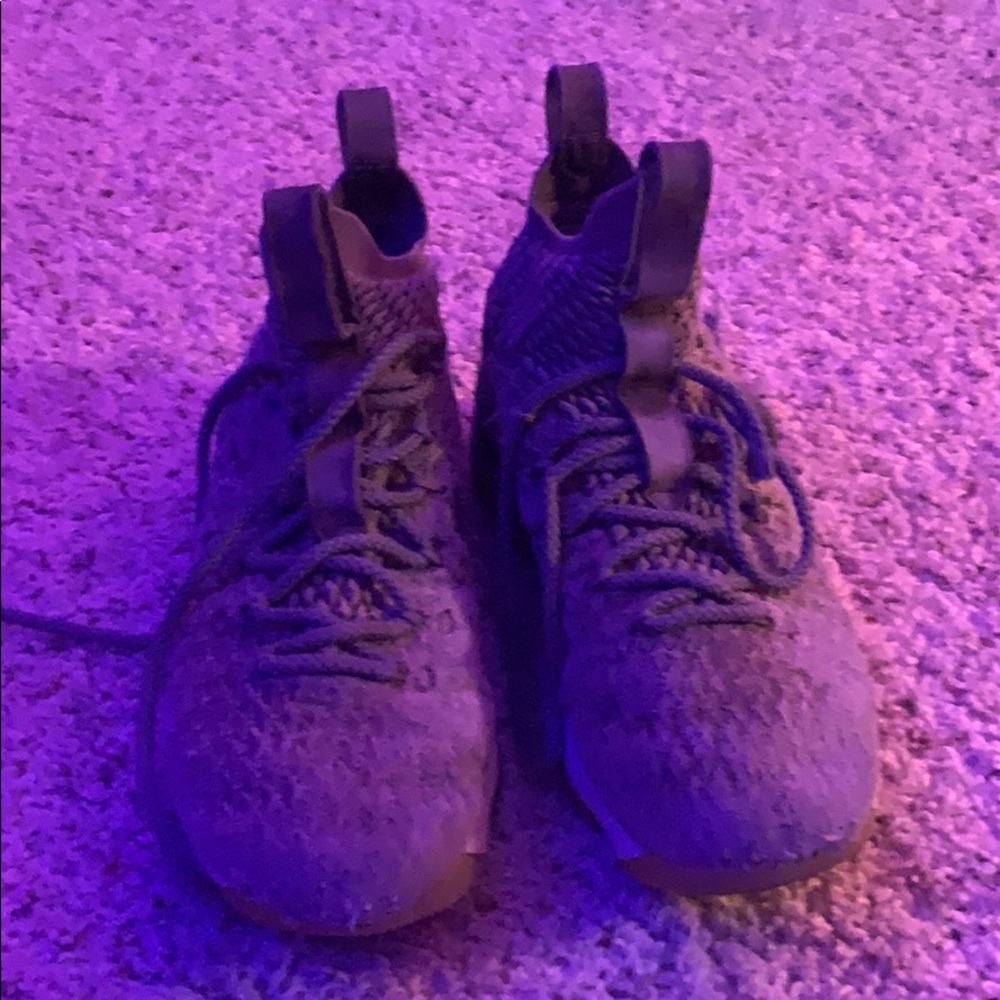 LeBron 16